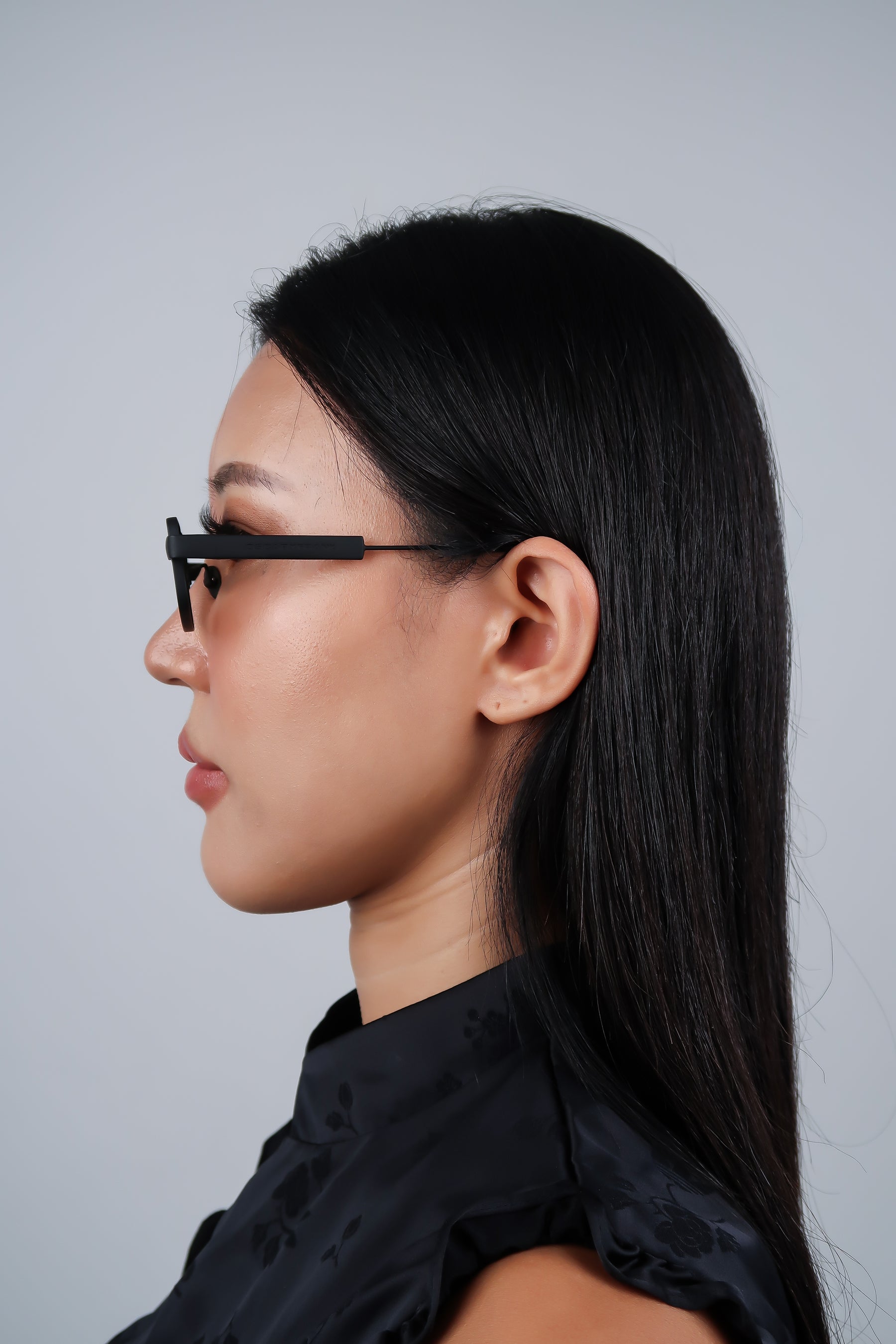 KAGAMI - MATTE BLACK / COLA PHOTOCHROMIC