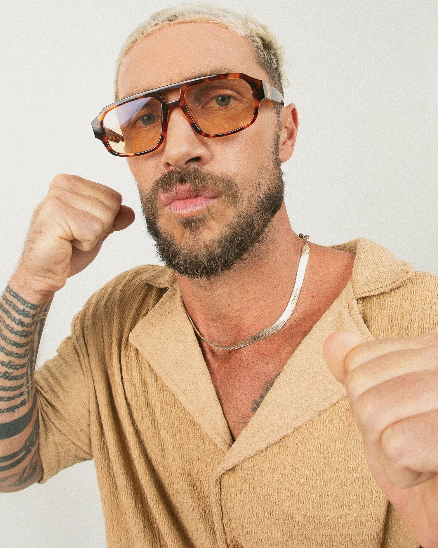 马卡蒂 - 浅玳瑁色 / 黄色 光致变色